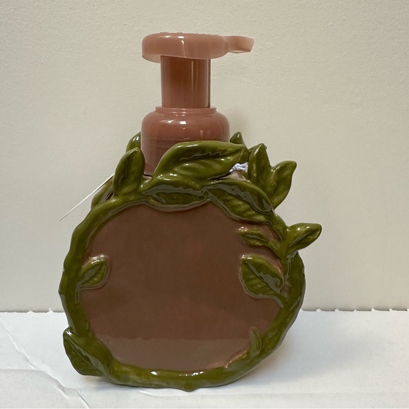 Bath & Body Works Green and Brown Owl Refillable Soap Dispenser - Picture 2 of 4